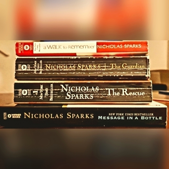 Nicholas Sparks Book Bundle 4 Paperback Books - Picture 1 of 4